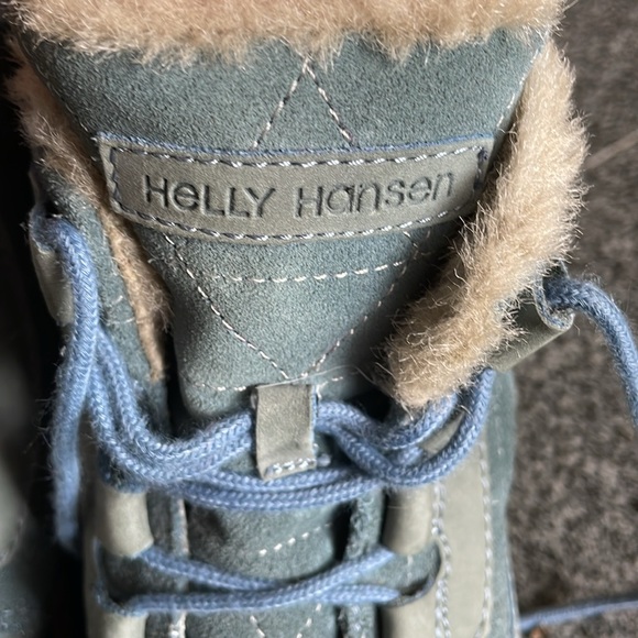 Helly Hansen boots, gently worn! Light blue/grey color, size 6.5 in women’s - Picture 3 of 4